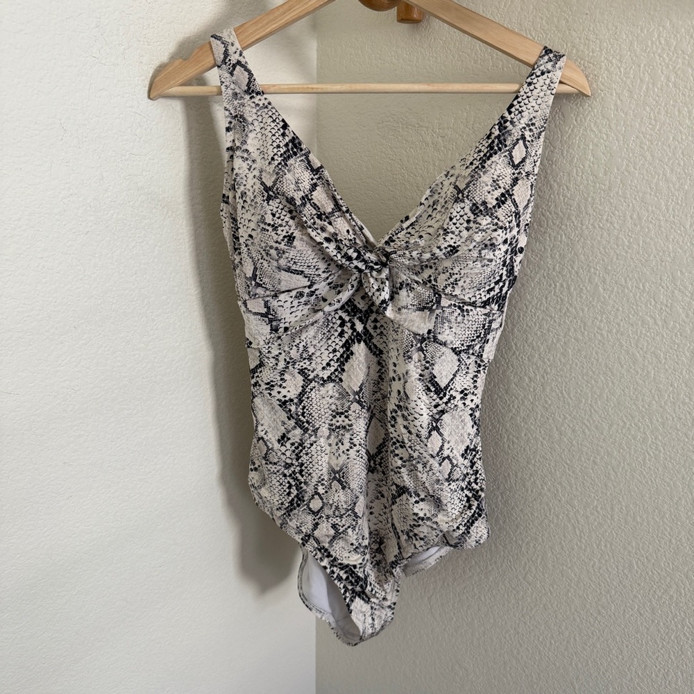 Betty's Beach Bungalow snake skin print Twist One Piece swimsuit  size 14